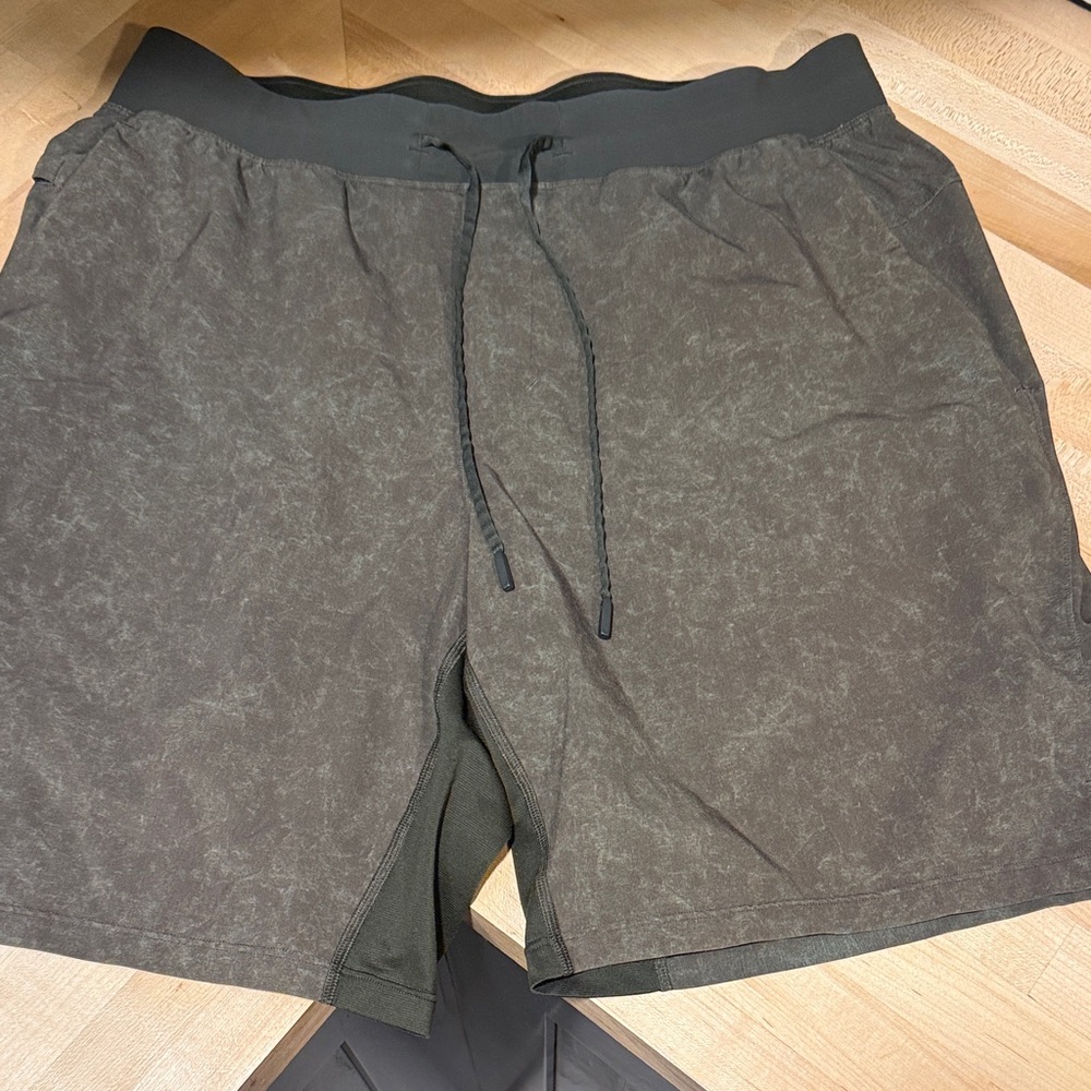 Lululemon T.H.E 9in linerless
